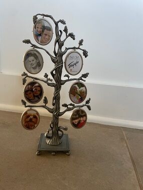 Decorative Family Tree Photo Frame in Silver Finish